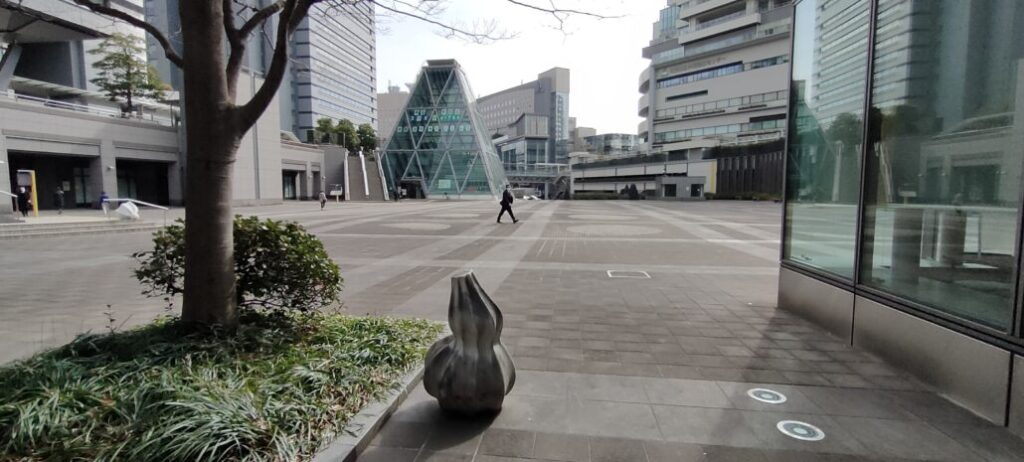 埼玉県　さいたま市　中央区　就労移行　支援事業所　ブライトさいたま　見つけたのは、ピラミッド型の税務署